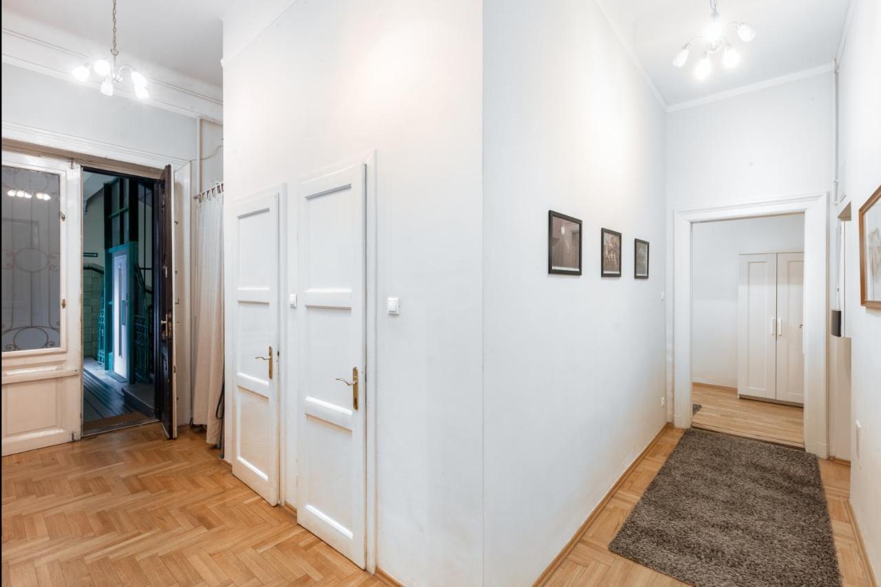 Orangehomes Kalvin Sq 2 Bedroom Apartment Budapeşte Dış mekan fotoğraf