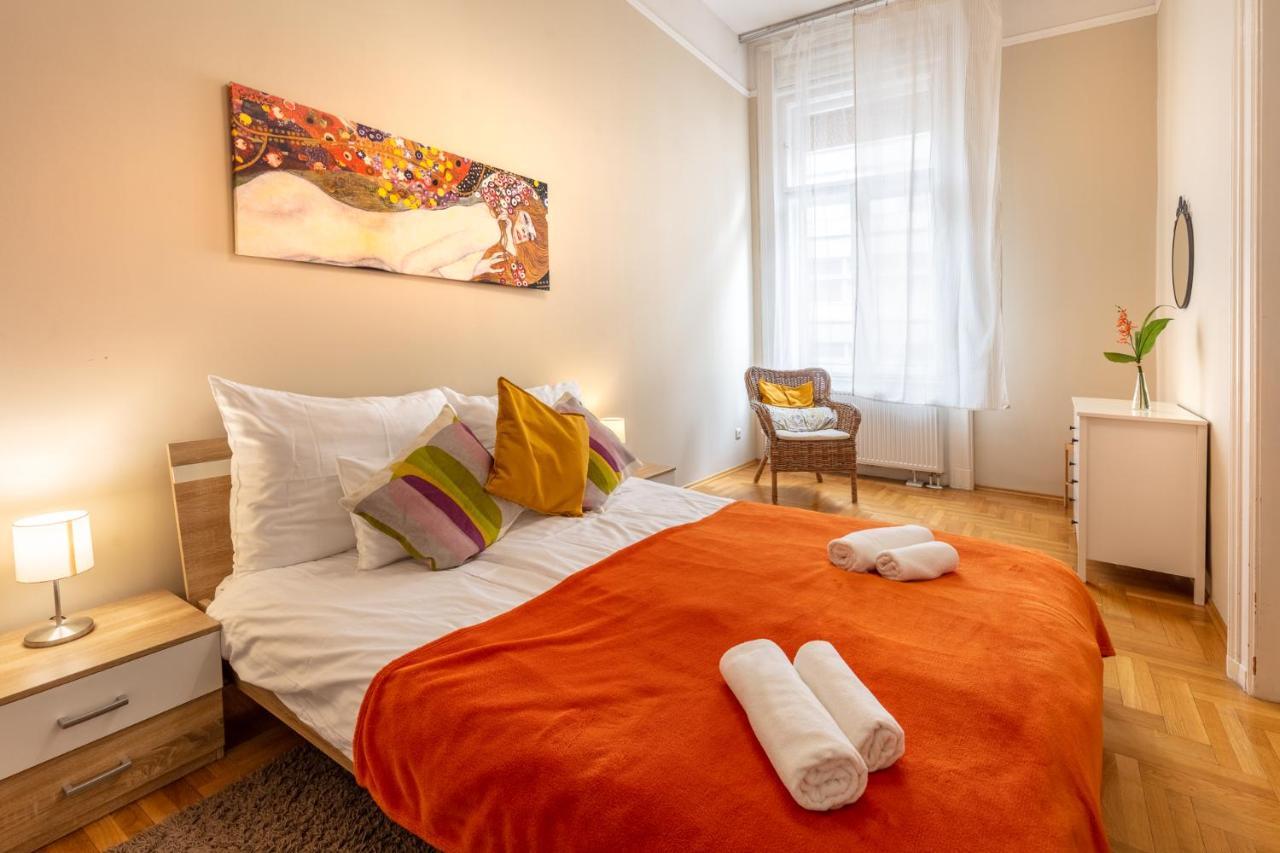 Orangehomes Kalvin Sq 2 Bedroom Apartment Budapeşte Dış mekan fotoğraf